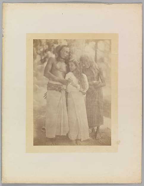 Julia Margaret Cameron. Ceylonese Group by a Tree